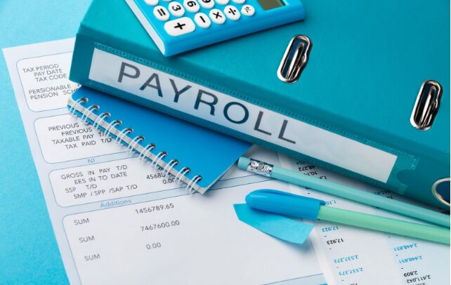 payroll-outsourcing-vs.-in-house:-which-one-is-right-for-you?